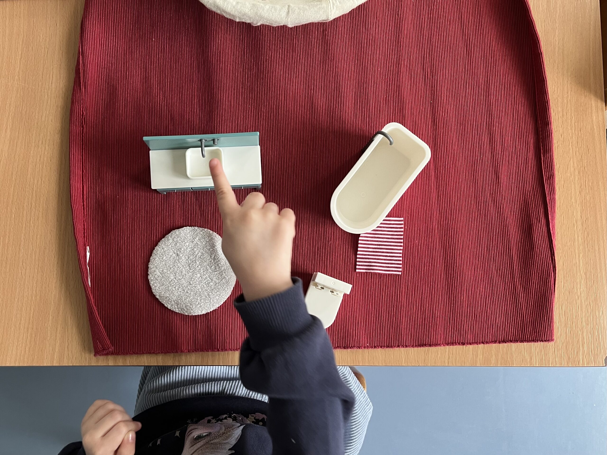 ibms Nido children are discovering the bathroom furniture replica and expand their vocabulary